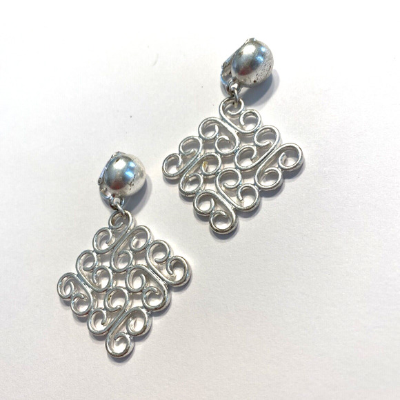 Vintage Clip On Earrings Silver Mod 60's Look Lattice Filigree Drop & Dangle - Picture 2 of 7